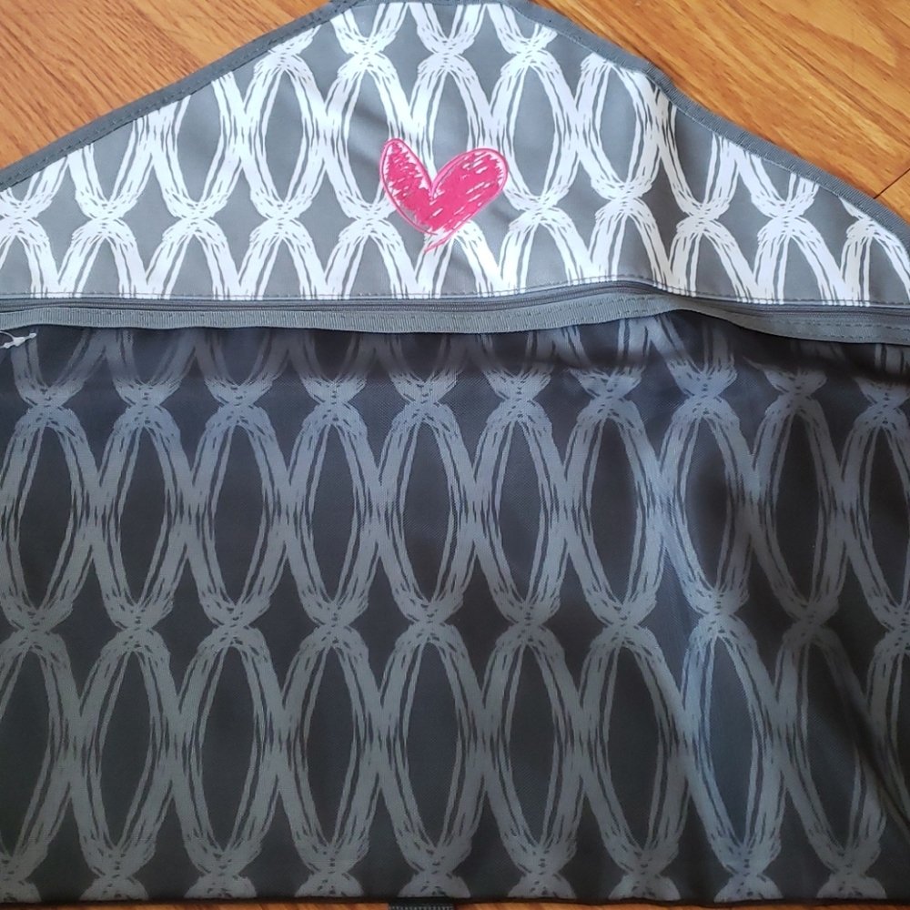 Hang it up pocket embroidered  with pink heart